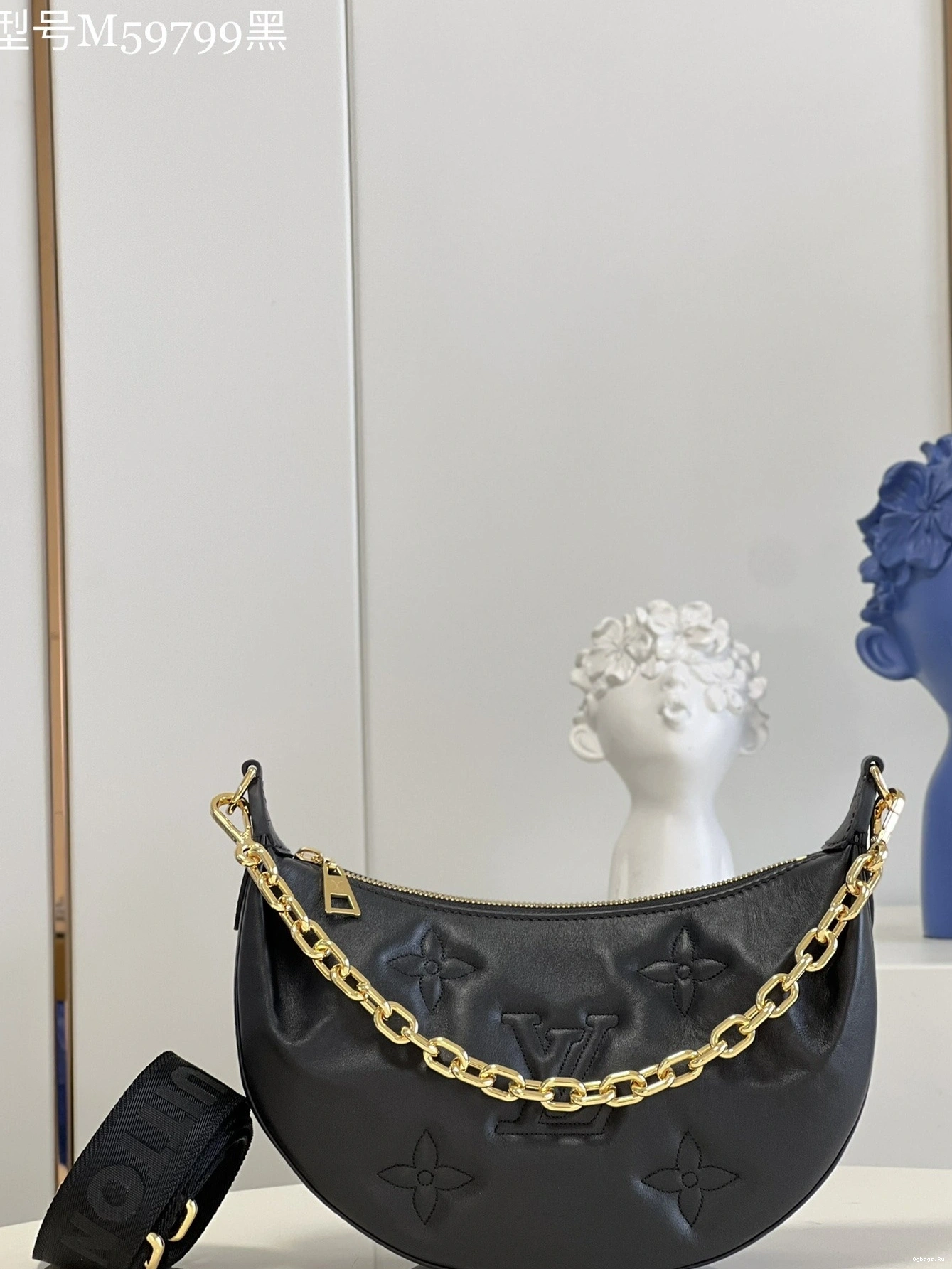 LOUIS VUITTON THE MOON OVER 0518